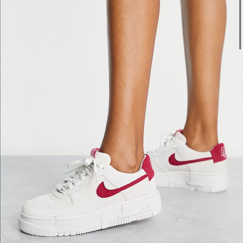 Nike Air Force 1 Pixel in Summit White / midnight hibiscus